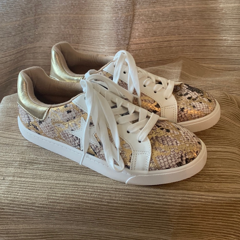 Soda brand women’s gold snakeskin tennis shoes. EUC.